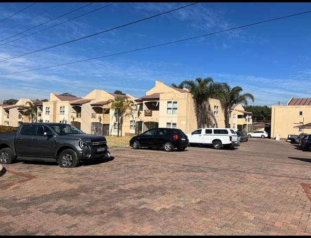 2 BEDROOM TOWNHOUSE FOR SALE IN MEREDALE
